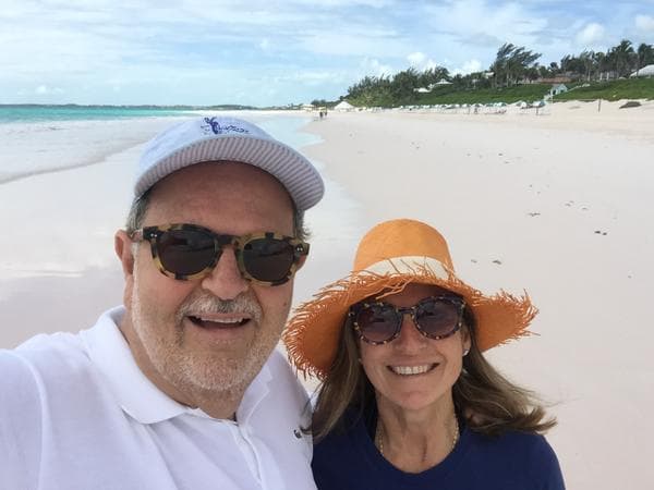 Raúl se fue a Bahamas en compañía de su esposa Milly y su hija Mía.