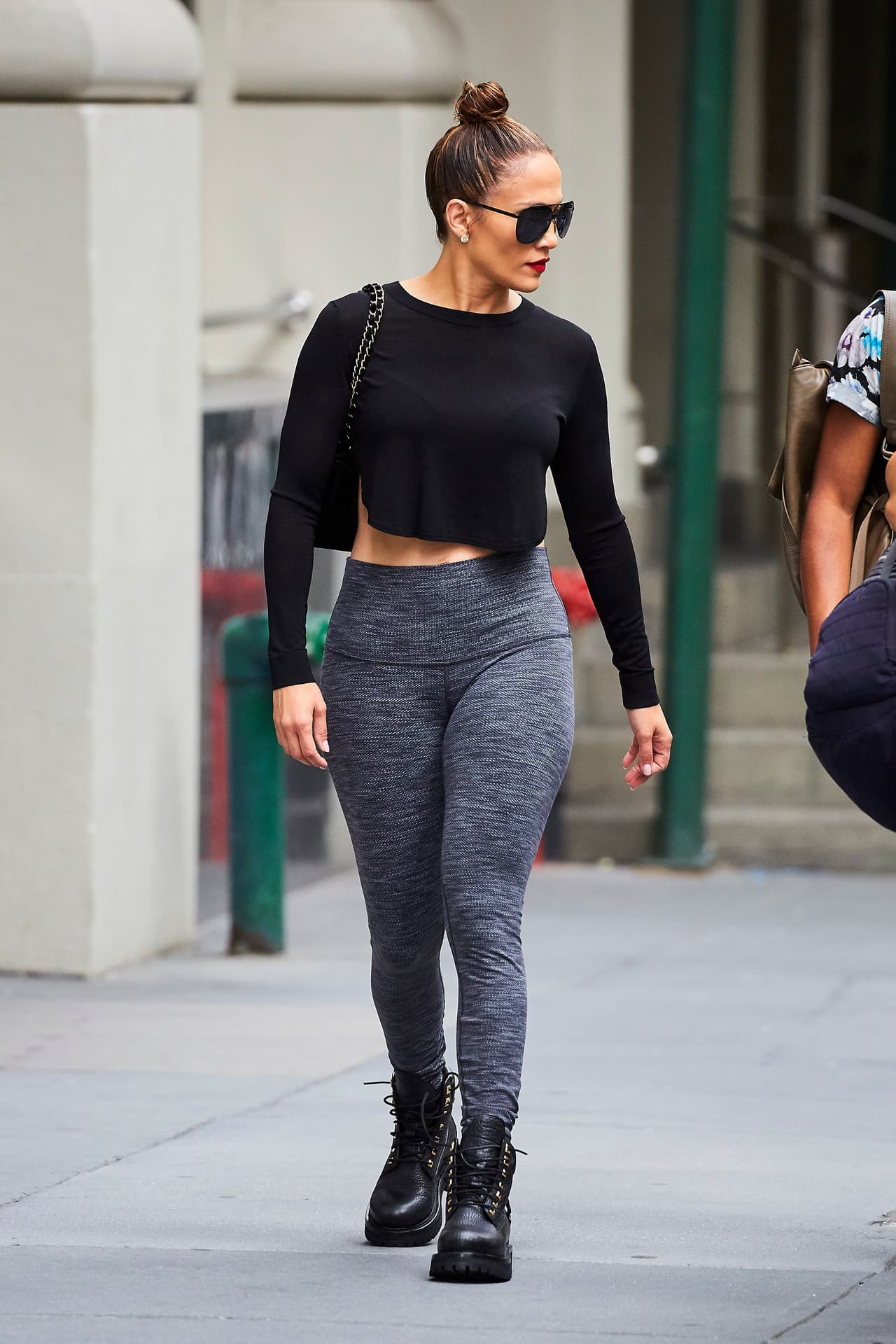 Últimamente la hemos visto con ese peinado, lo que la hace ver muy relajada, pero sin lucir despeinada.