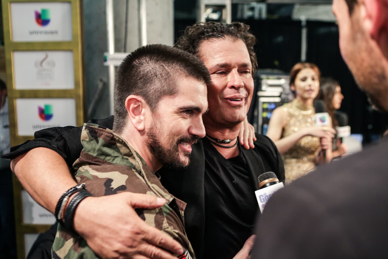 Una cosa fue lo que viste en televisión y otra lo que te perdiste. Pero, relax! Nuestro lente te trae el detrás de cámaras de la esta entrega de Premio Lo Nuestro.