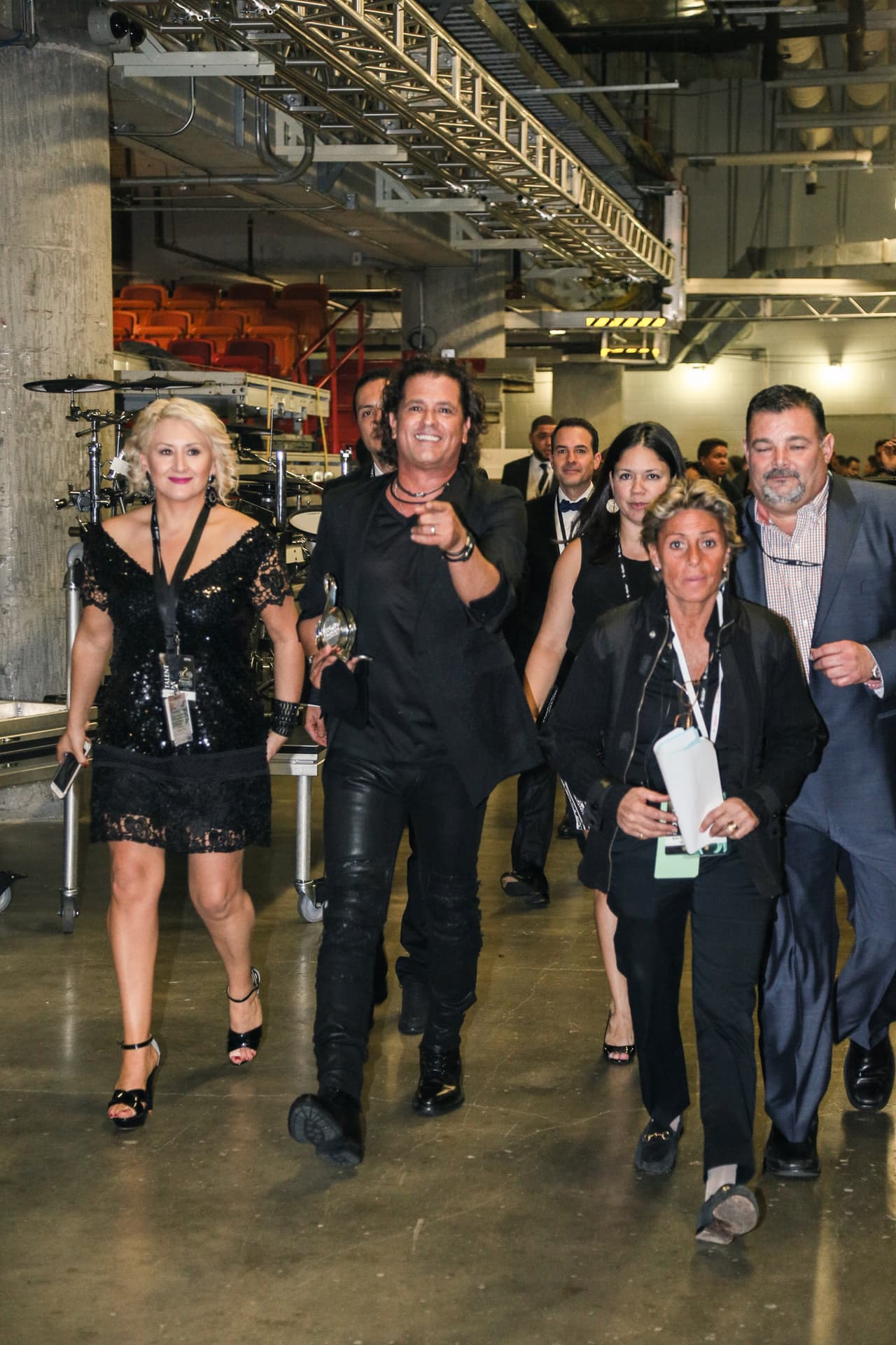 Una cosa fue lo que viste en televisión y otra lo que te perdiste. Pero, relax! Nuestro lente te trae el detrás de cámaras de la esta entrega de Premio Lo Nuestro.