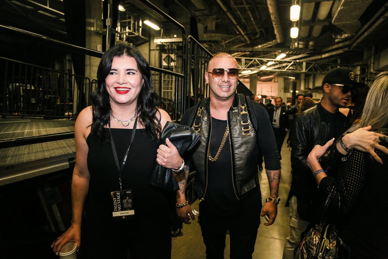 Una cosa fue lo que viste en televisión y otra lo que te perdiste. Pero, relax! Nuestro lente te trae el detrás de cámaras de la esta entrega de Premio Lo Nuestro.