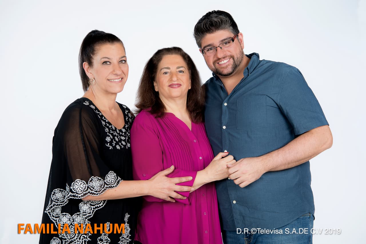La familia Nahum está lista para llevar la competencia a otro nivel al fusionar la riqueza de la comida libanesa con la mexicana. Lourdes, Elizabeth y Álex son muy unidos y utilizan su amor por la cocina para reunir a la familia. 
<br>
<br>Sus especialidades son el lomo de puerco, el keppe ,hummus y hojas de parra. 
<br>