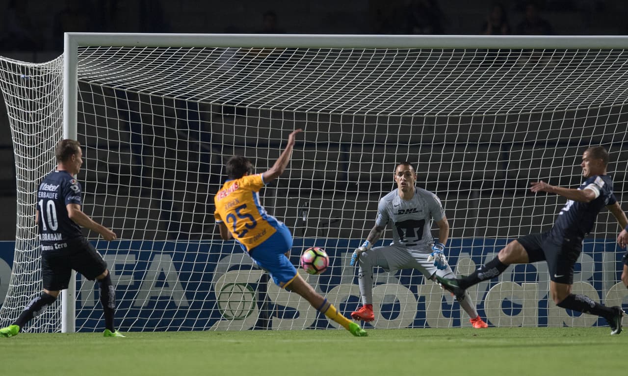 El primer gol del partido lo consiguió Jürgen Damm al minuto 33 –asistencia de Juninho– para meterle presión a los locales, que debían remontar.