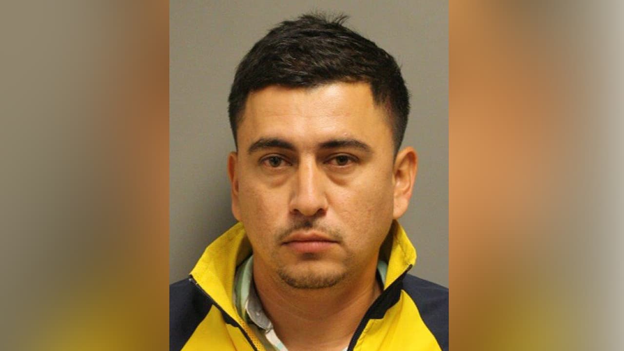 Buscan a un hombre acusado de hacer tocamientos a dos niños inmigrantes