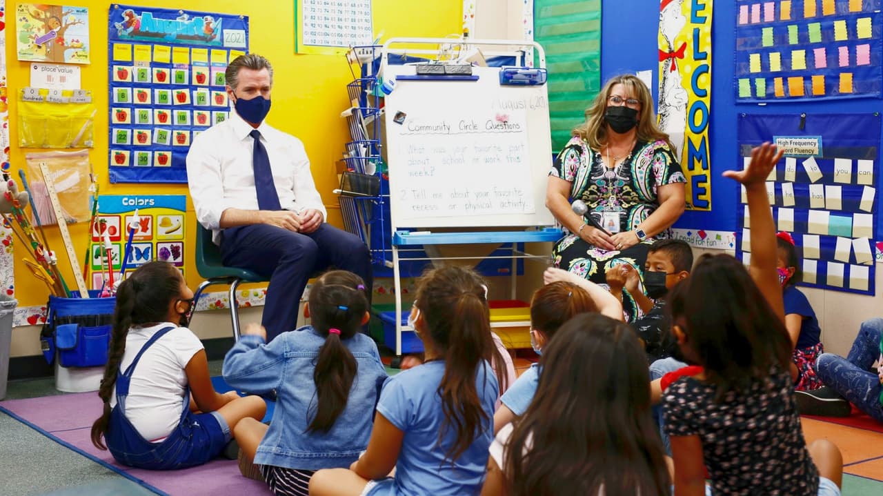 Las 5 cosas que debes saber sobre el mandato de vacunación para estudiantes en California