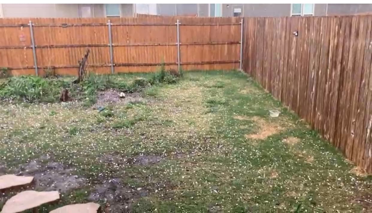 Luego del granizo registrado en Jarrell, también se reportó un tornado en el condado Bell, al norte de Jarrell, cerca de Salado.