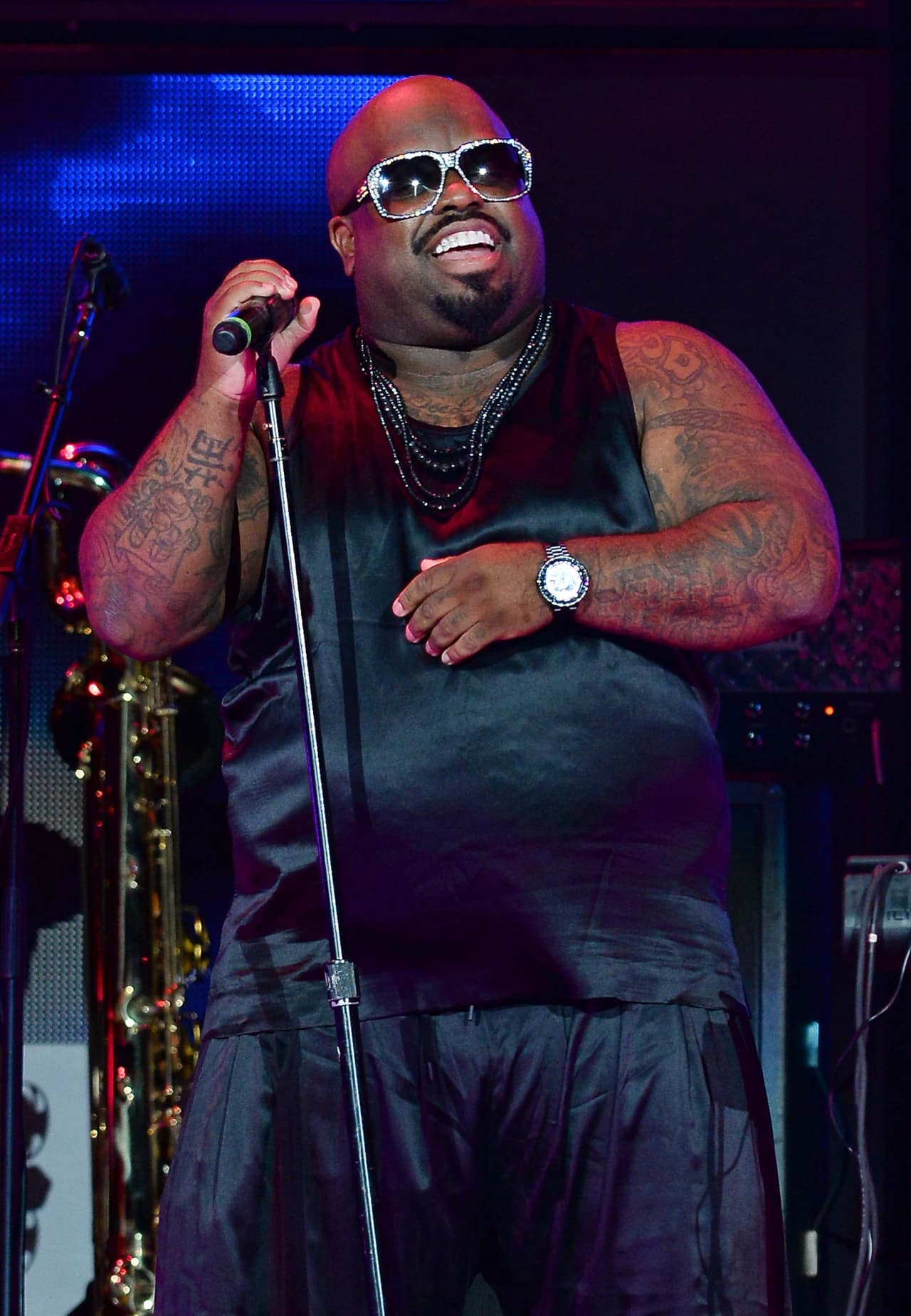 Después de publicar esos desafortunados 'tweets' se disculpó: "Por favor, perdónenme, ya que, para empezar, fue su apoyo lo que me ayudó a atravesar esto. Nunca aprobaría lastimar a ninguna mujer. Gracias".