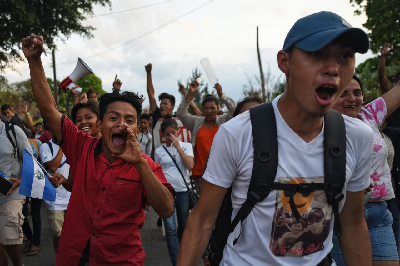 'Viacrucis' de migrantes parte de Tapachula rumbo a la capital de México