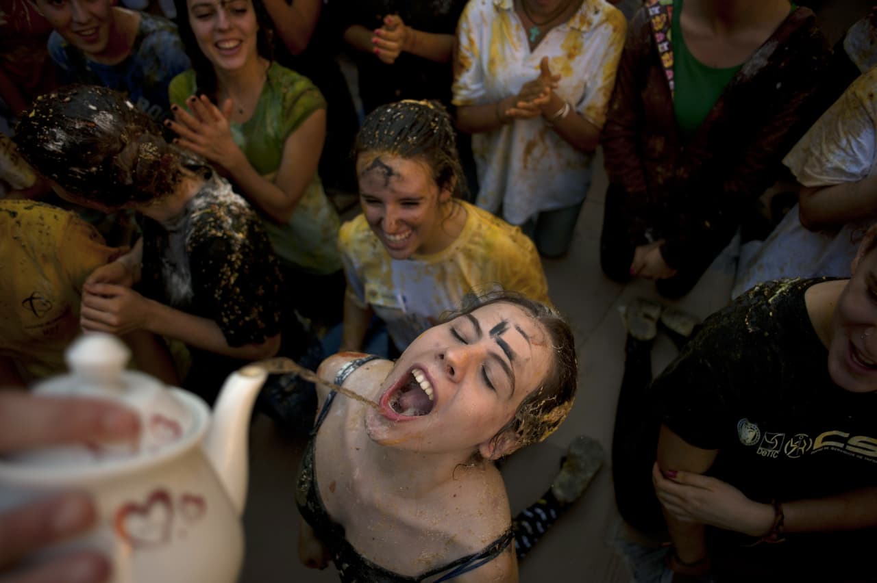 ‘Hazing’ o actos de ‘novatadas’ en universidades: planear estos eventos o solicitar que otros participen en ellas se convierte en un delito y si se produce una lesión permanente en una persona, será de tercer grado.