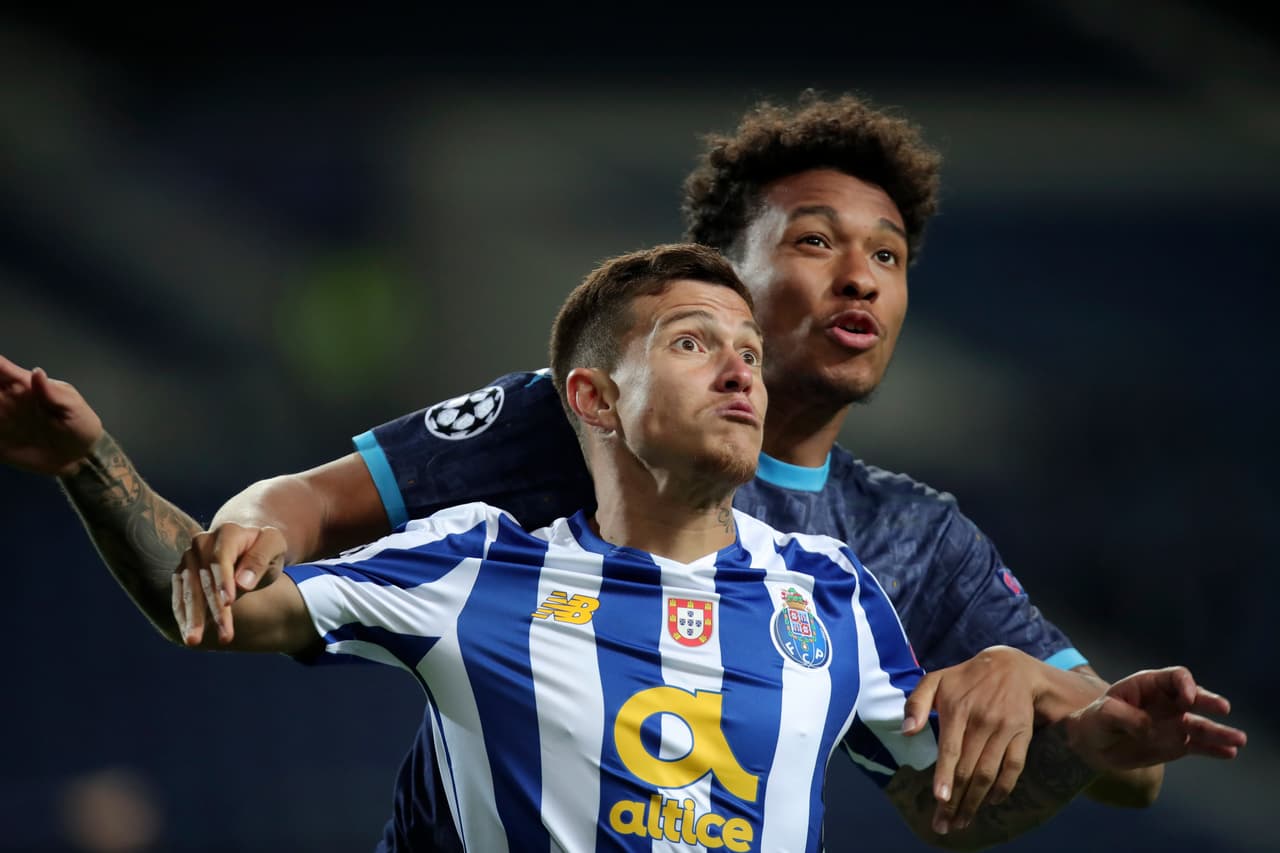 El mexicano fue protagonista en la goleada del conjunto portugués en la tercera fecha de la competición. Marega (4’), Oliveira (28’) y Díaz (69’) marcaron los tantos del encuentro. En la J4 se volverán a enfrentar ambos equipos en Francia.