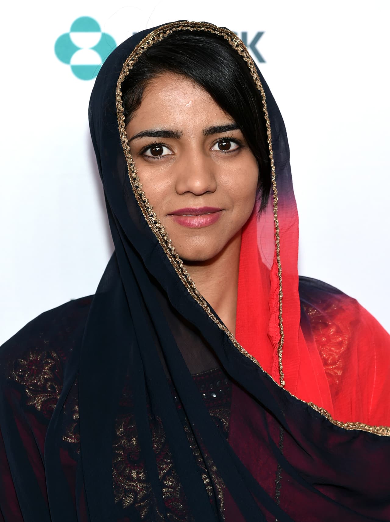 La familia de 
<b>Sonita Alizadeh</b> huyó de los talibanes y se refugió en Irán. Allí, donde las mujeres tienen prohibido cantar, Sonita empezó a escribir y a interpretar sus propias canciones, también contra el matrimonio infantil.