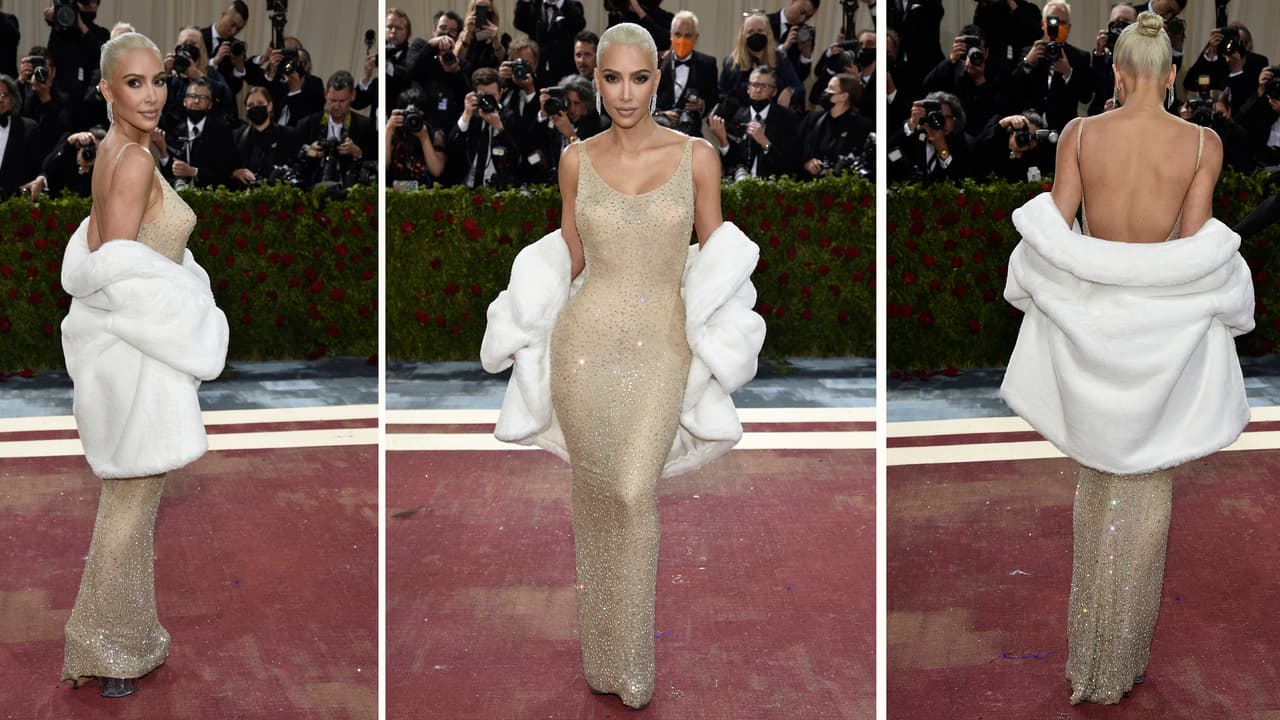 Kim Kardashian caminó en la alfombra roja con el vestido desabrochado, 
<b>sin quitarse el chal que disimuló la falla. </b>
<br>
