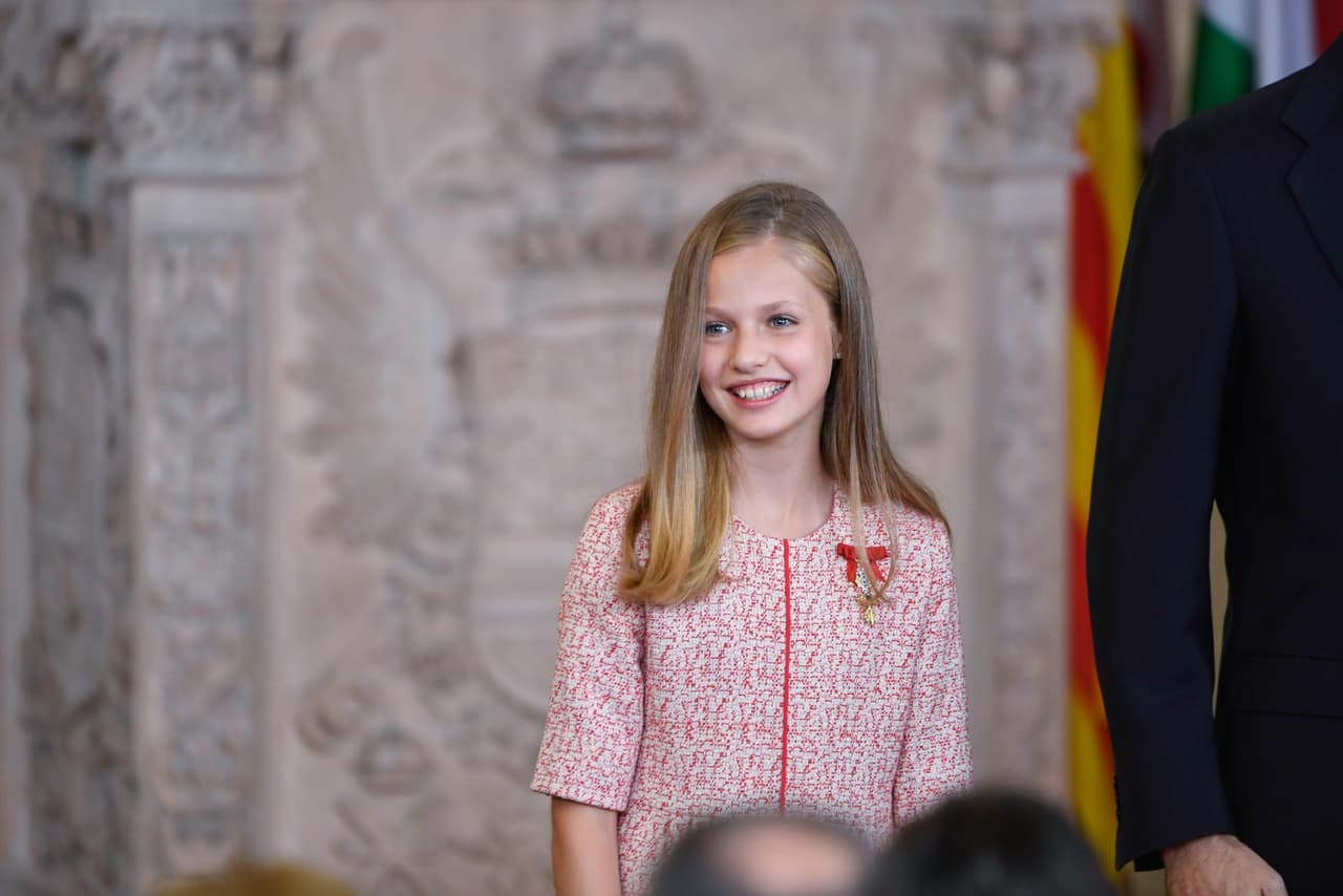 No obstante, la joven de 15 años deberá respetar los lineamentos de la institución, donde no podrá tener tratos especiales, no la acompañarán sus guardaespaldas y tendrá que cumplir el horario escolar de 8 de la mañana a 1:30 de la tarde, como estipula 
<a href="https://www.atlanticcollege.org/college-life/a-day-in-the-life" target="_blank">su página web</a>.