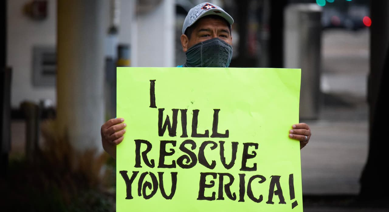 Las autoridades pidieron que quienes tuvieran información sobre Erica Hernández, se comunicaran con la policía o con la organización Texas EquuSearch.