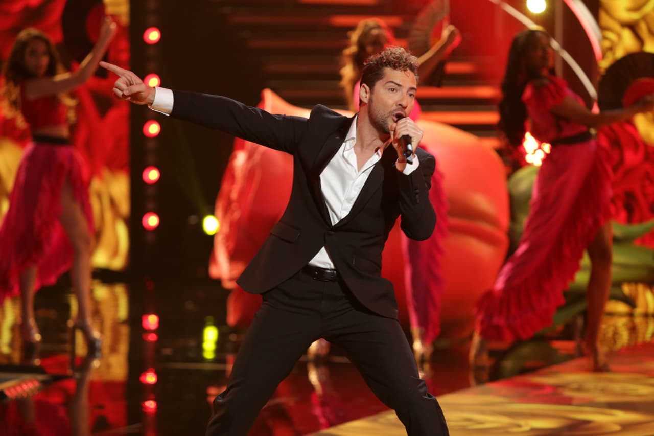 El cantante español fue invitado a abrir el escenario de Nuestra Belleza Latina.