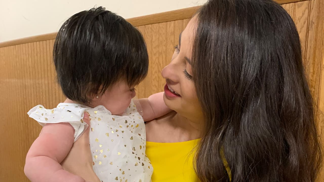 La salida del país en el 2003 , luego de haberse quedado más de un año en 
<b><a href="https://www.univision.com/temas/eeuu">EEUU</a></b> de manera ilegal, es la razón por la que ahora se le impone un castigo de 10 años a pesar que era menor de edad cuando ingresó.