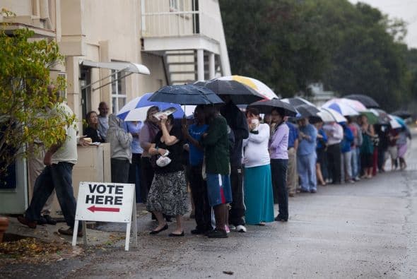 A las 07.00 hora local (12.00 GMT) abrieron sus puertas los colegios electorales del estado crucial de Florida y una hora después lo hicieron los de Iowa y Wisconsin, también decisivos en estas elecciones. Desde las 06.30 hora local (11.30 GMT) están abiertas las urnas en Ohio, uno de los estados más disputados. Colorado abrió sus colegios electorales a las 09.00 hora local (14.00 GMT) y el último de los estados cruciales en hacerlo será Nevada.