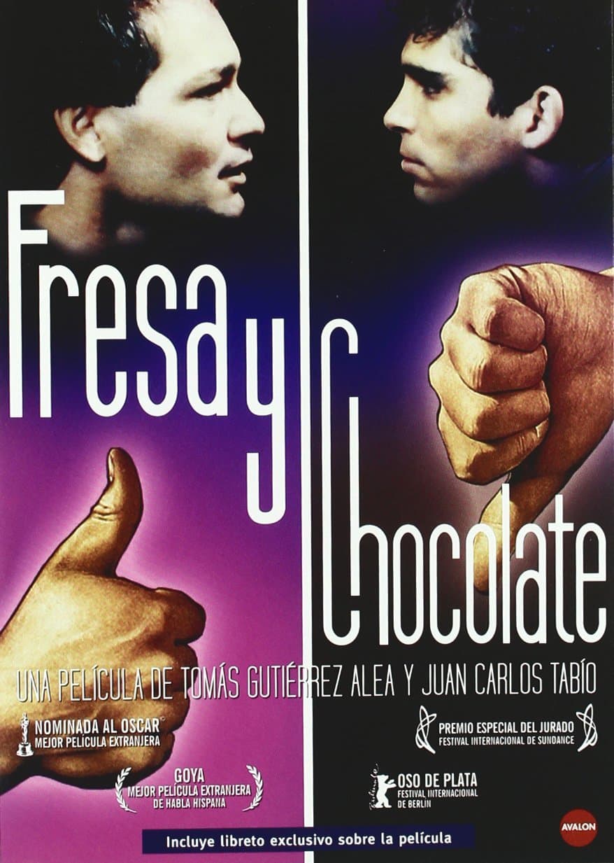 Fresa y chocolate(1993), Cuba, MéxicoDirector: Tomás Gutiérrez Alea, Juan Carlos TabíoReparto: Jorge Perugorría, Vladimir Cruz, Mirta Ibarra Va de opuestos. Uno es gay, el otro heterosexual. Él es comunista, pero el otro es individualista. Uno escéptico, otro confiado. Pero uno ama al otro. Cómo intentan superar sus diferencias, los prejuicios y la distancia ideológica entre ellos es el hilo conductor del film, que obtuvo una nominación al Oscar.
