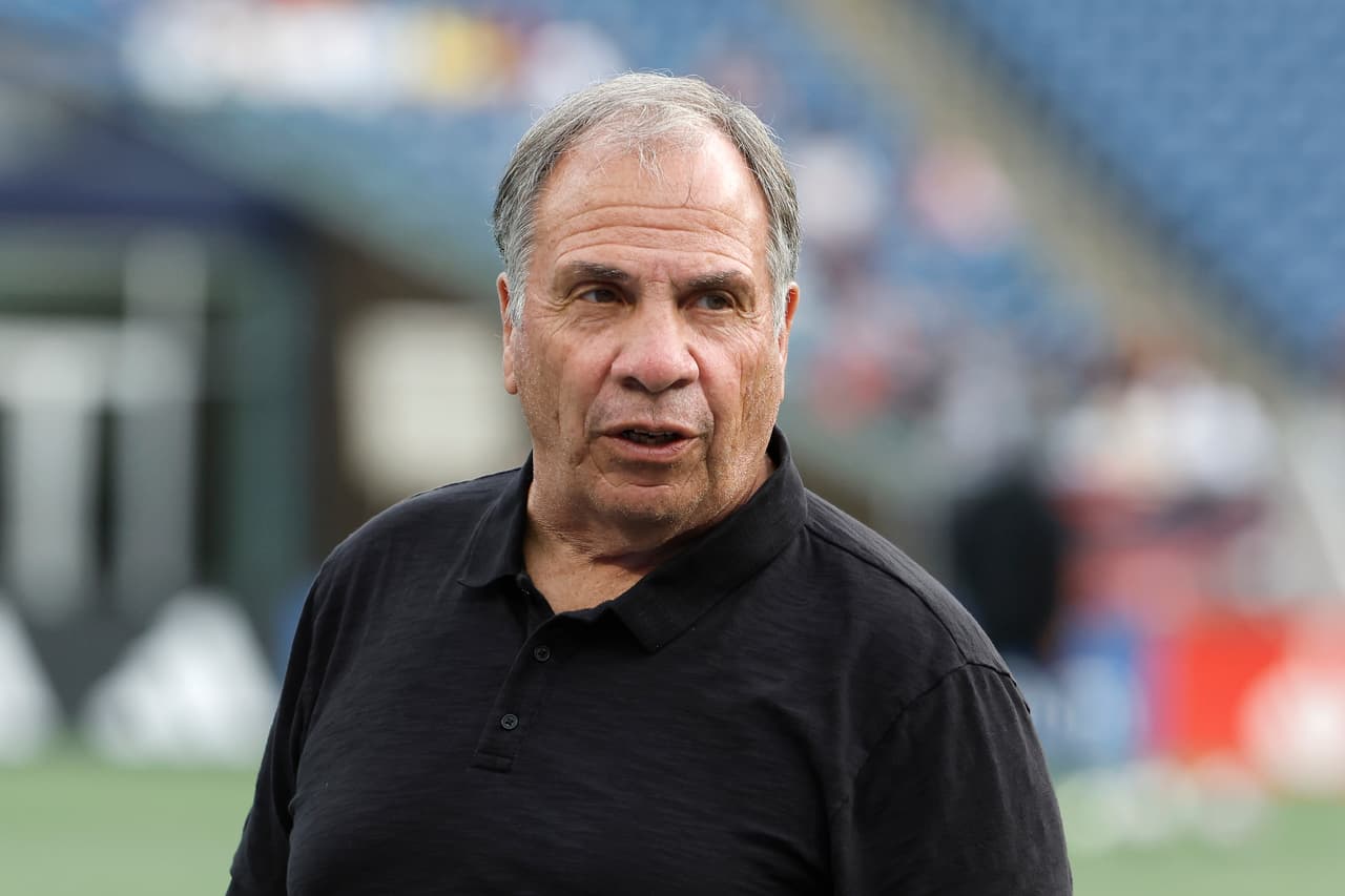 Bruce Arena renuncia a sus cargos en New England Revolution