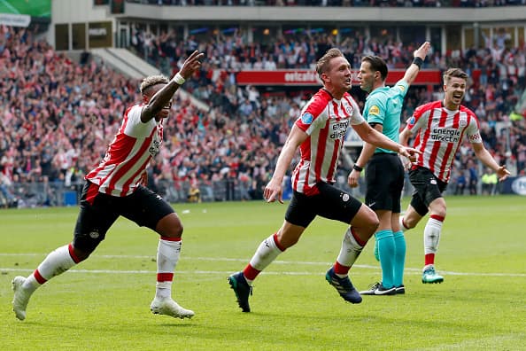 Luuk de Jong puso el segundo para los de Eindhoven.