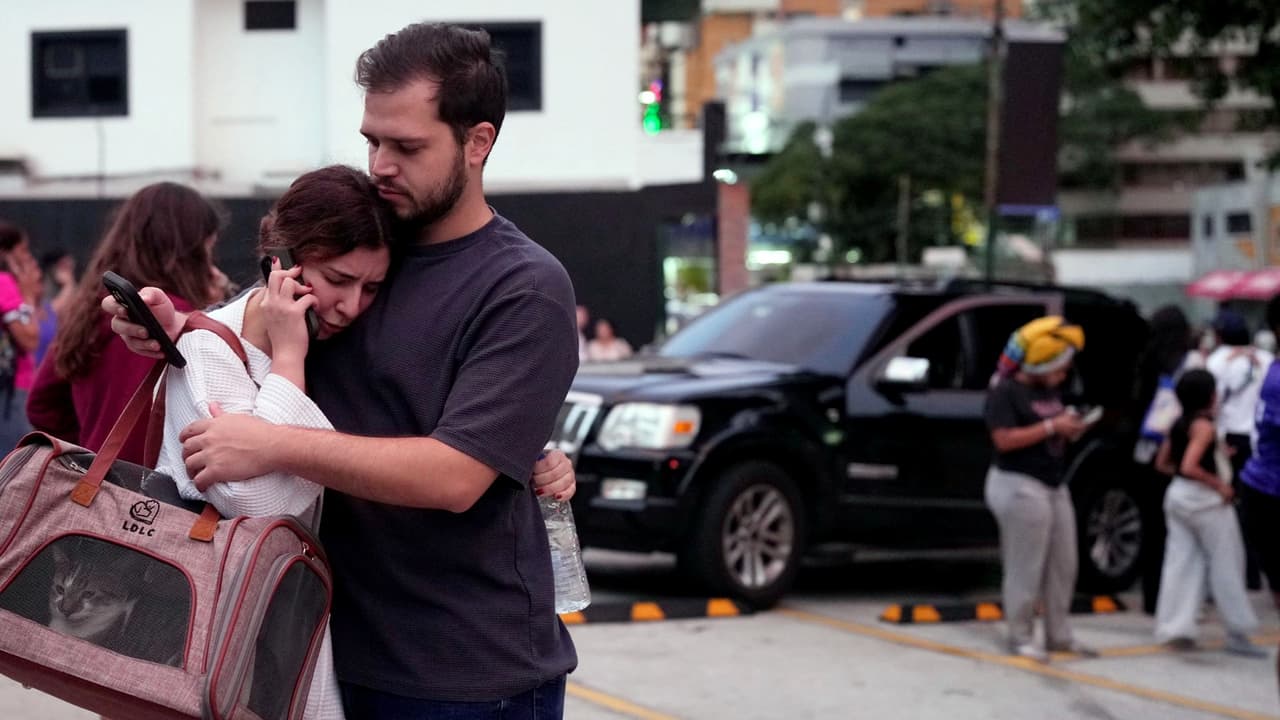 "Hubo un silencio sepulcral para escuchar gritos bajo los escombros": Así son las labores de rescate en Venezuela