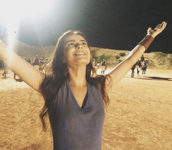 Sin embargo, su madre Silvia Melchior, preocupada por la timidez de su hija decidió meterla a un curso de teatro. Fue ahí que Thaís descubrió que la actuación era su gran pasión.