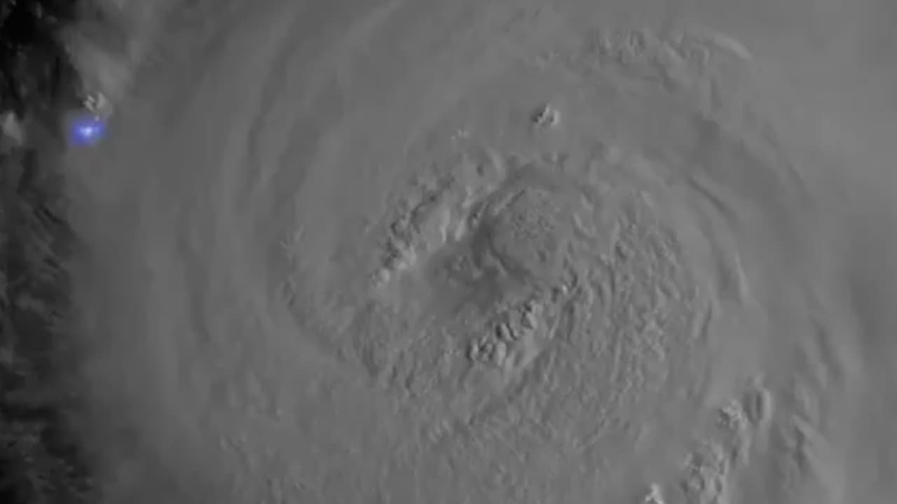 La 
<a href="https://www.univision.com/temas/administracion-oceanografica-y-atmosferica-nacional">Oficina Nacional de Administración Oceánica y Atmosférica </a>(NOAA, por sus siglas en inglés) mostró la "potencia" con la que avanza el huracán Laura por el Golfo de México este miércoles.