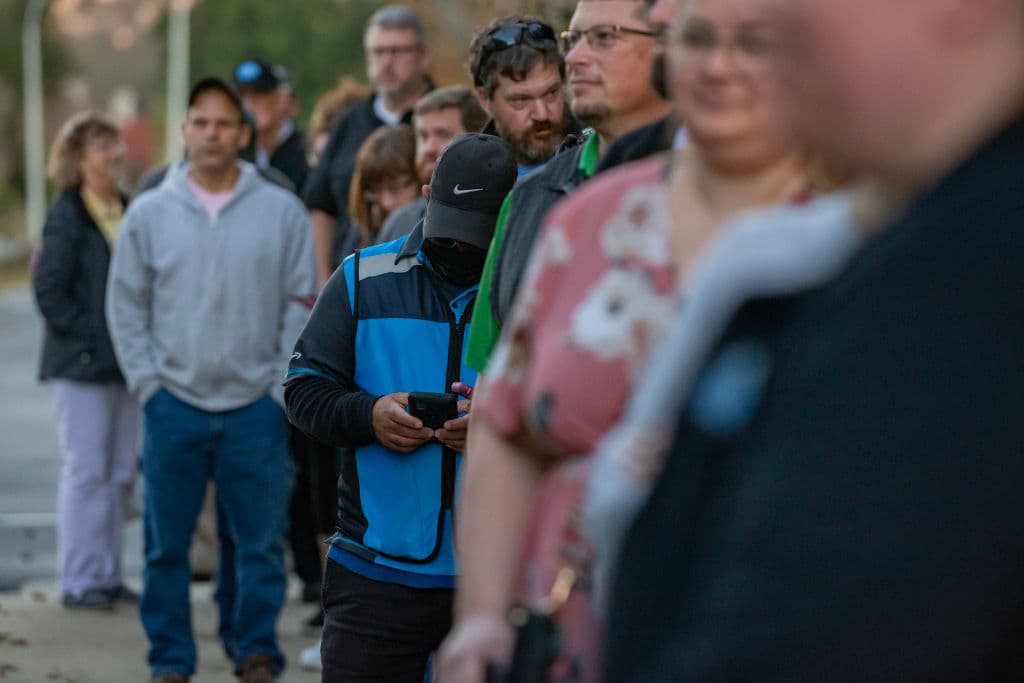 <b><a href="https://www.univision.com/local/north-carolina-wuvc/politica-north-carolina/elecciones-estados-unidos-2022-medio-termino-carolina-del-norte" target="_blank">Claves y recomendaciones para votar hoy: te aclaramos las dudas más comunes.</a></b>