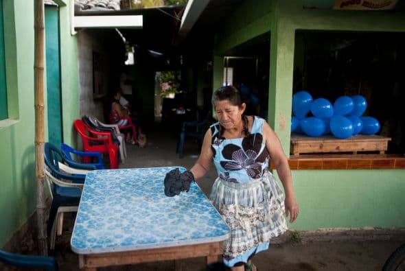 Su madre, María Julia Alvarenga, quien permaneció estos días lejos de cámaras y micrófonos, este martes estuvo de mejor ánimo.