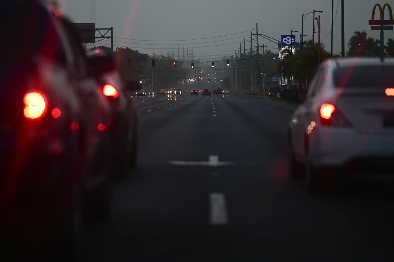 La nube de polvo sobre Carolina, Puerto Rico, el martes en la tarde. Según el meteorólogo de Univision Albert Martínez, la masa llegará al sur de Estados Unidos el fin de semana.
<br>