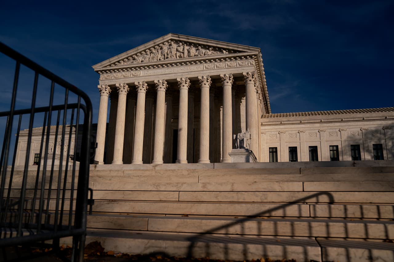 La Corte Suprema de Estados Unidos ha rechazado la demanda de Texas que pedía su intervención para que invalidara 10 millones de votos en cuatro estados: Georgia, Michigan, Wisconsin y Pennsylvania, cuyos votos en el Colegio Electoral fueron decisivos para la victoria del presidente electo, el demócrata Joe Biden.