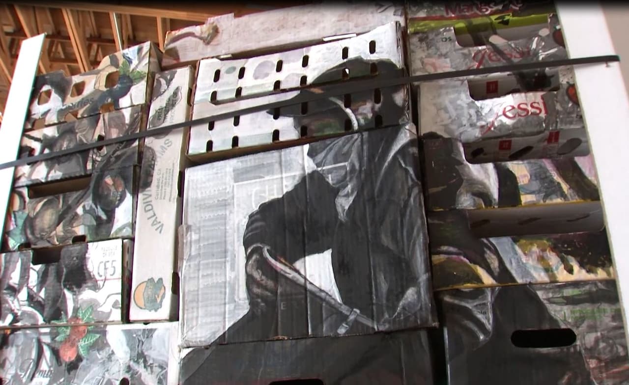 <b><a href="https://www.univision.com/local/los-angeles-kmex/artista-de-oaxaca-plasma-en-cajas-de-carton-pinturas-que-homenajean-a-los-trabajadores-del-campo">Narsiso Martínez</a> </b>sabe lo que significa el trabajo duro del campo ya que cuando era niña acompañó a sus padres en los cultivos de su natal Oaxaca sembrando frijol, maíz y calabazas.