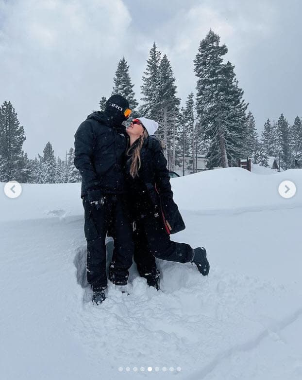 Pero mientras esta aparente discordia parece no tener pronta resolución, Chiquis, su novio y sus hermanos disfrutan estar unidos. 
<br>