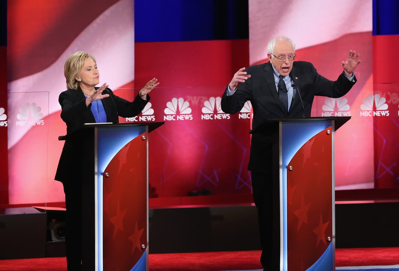 Sanders critica a Clinton por sus lazos con Wall Street