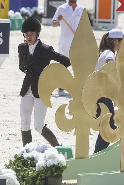 Eso sí, sobándose tooodo el cuerpecito.