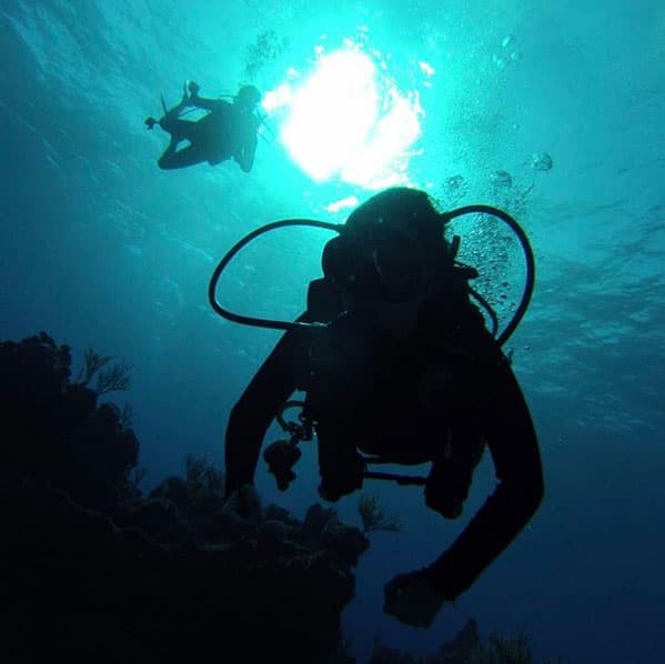 Los felices novios se aventuraron a bucear en uno de los arrecifes.