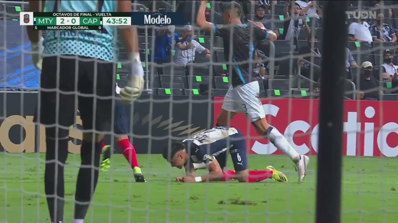 ¡El gigante pedía penalti! Derribaron a Edson Gutiérrez dentro del área