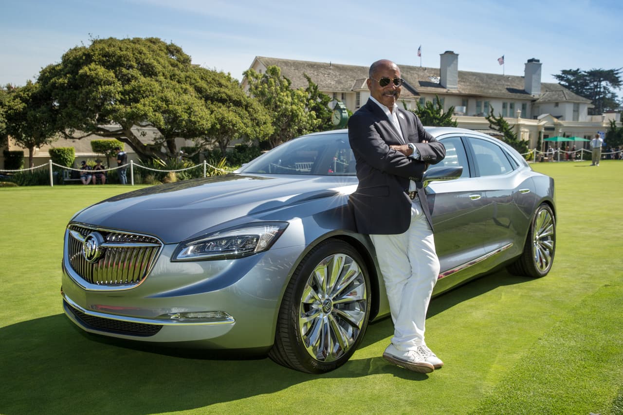 Ed Welburn con el Buick Avenir en el Concourse d'Elegance de Pebble Beach 2013.