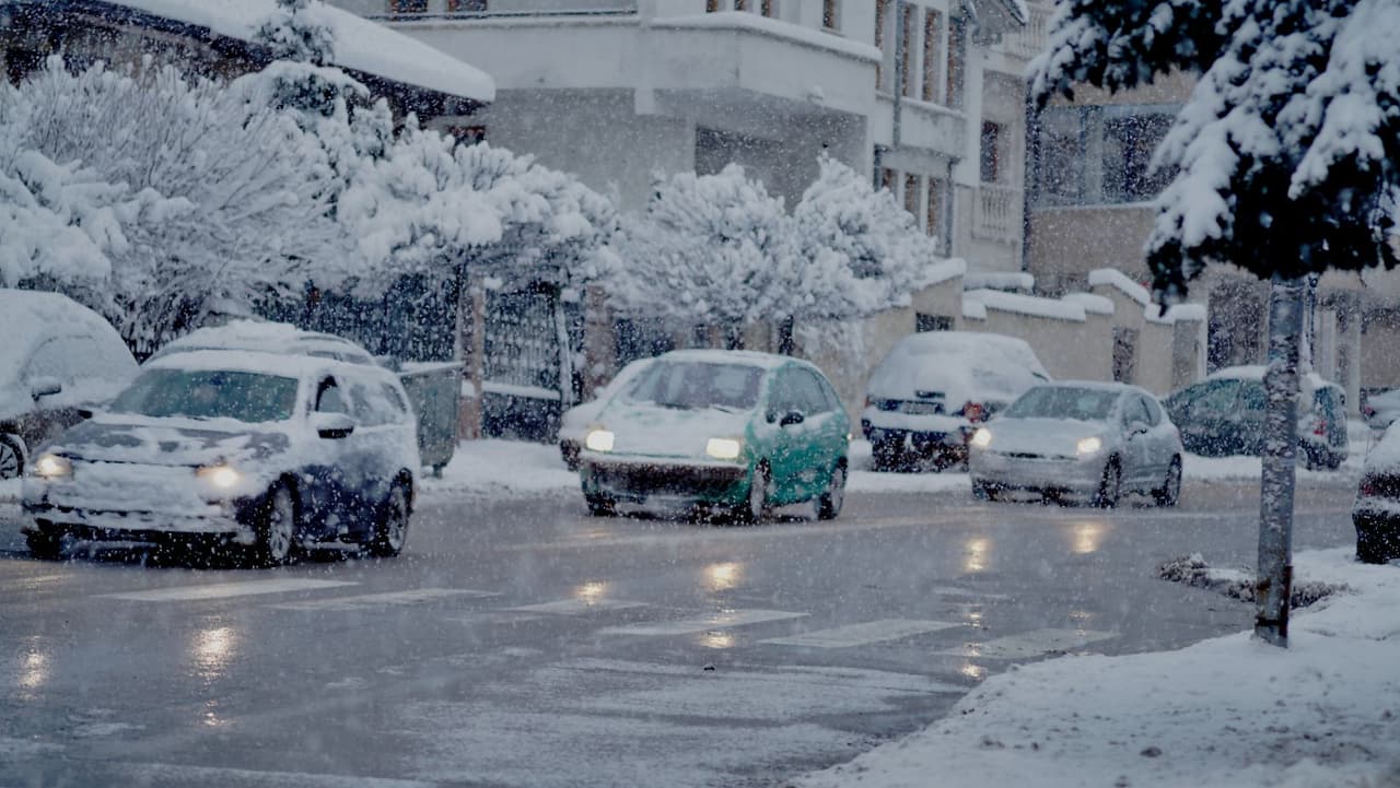 Nueva “Ley de Christie” requiere que los conductores retiren la nieve y el hielo de los automóviles 