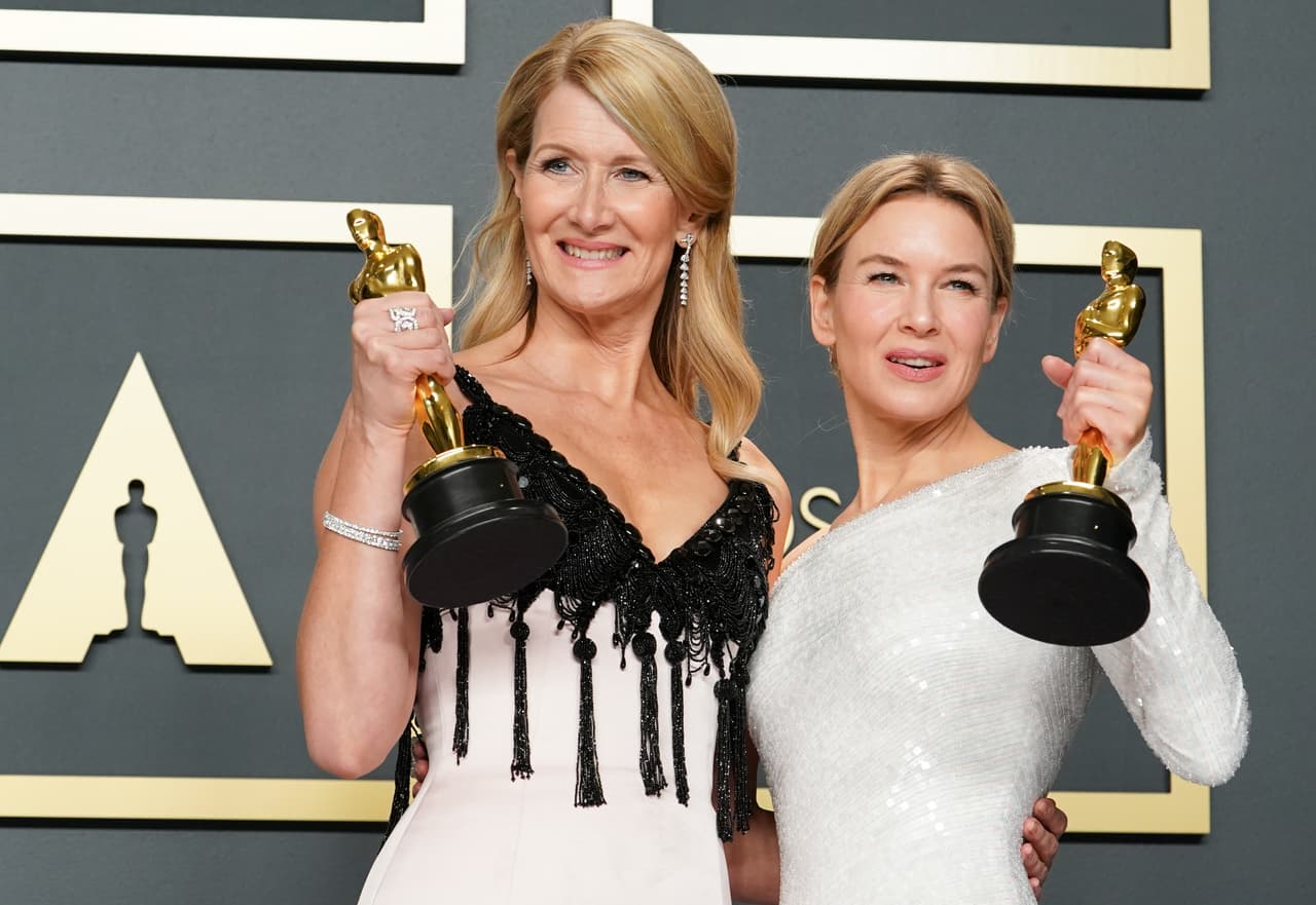 Con una ceremonia dedicada en gran parte al empoderamiento femenino, el look de las presentes fue una declaración de estilo y de la tendencia que todas las mujeres estaban esperando: maquillaje ligero, líneas de envejecimiento expuestas, pelo en recogidos sueltos, imperfecciones en la piel y, sobre todo, la naturalidad que pocas veces vemos en las alfombras rojas.