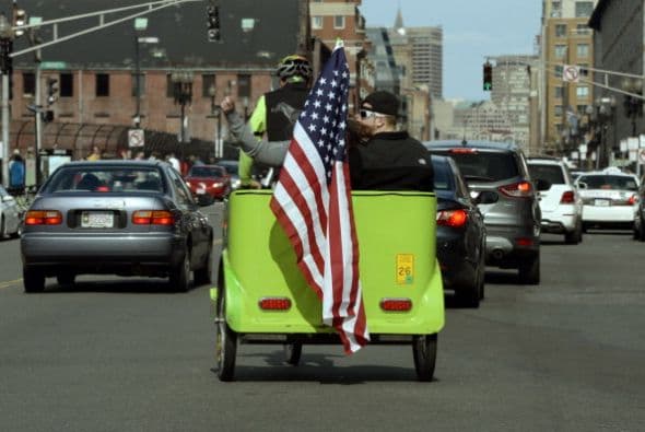 El gobernador de Massachusetts, Deval Patrick, dijo a la prensa desde el Fenway Park que el estado del sospechoso es "grave, pero estable, aunque por el momento no es capaz de comunicarse".