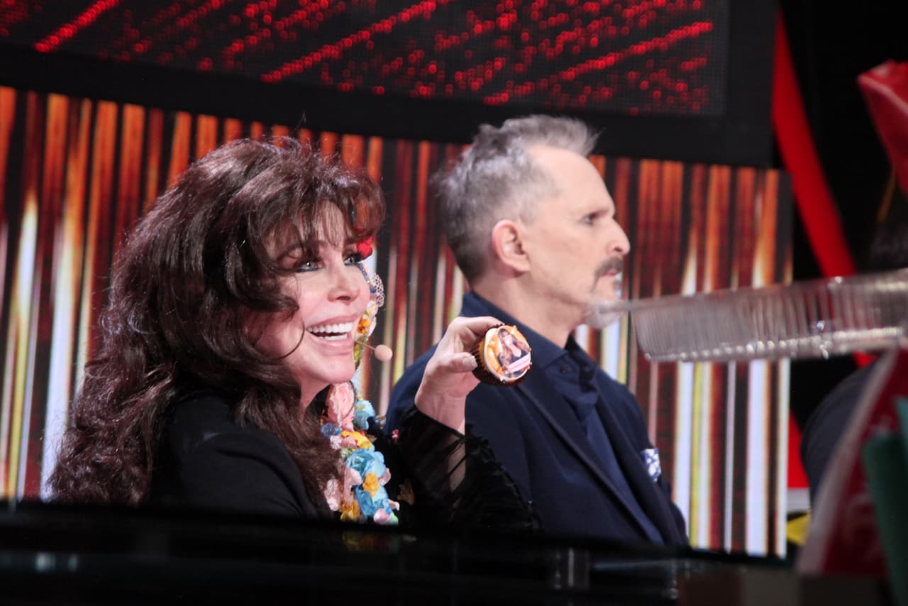 Orgullosa, Vero mostró su regalo al resto del publico de la novena gala de Pequeños Gigantes.