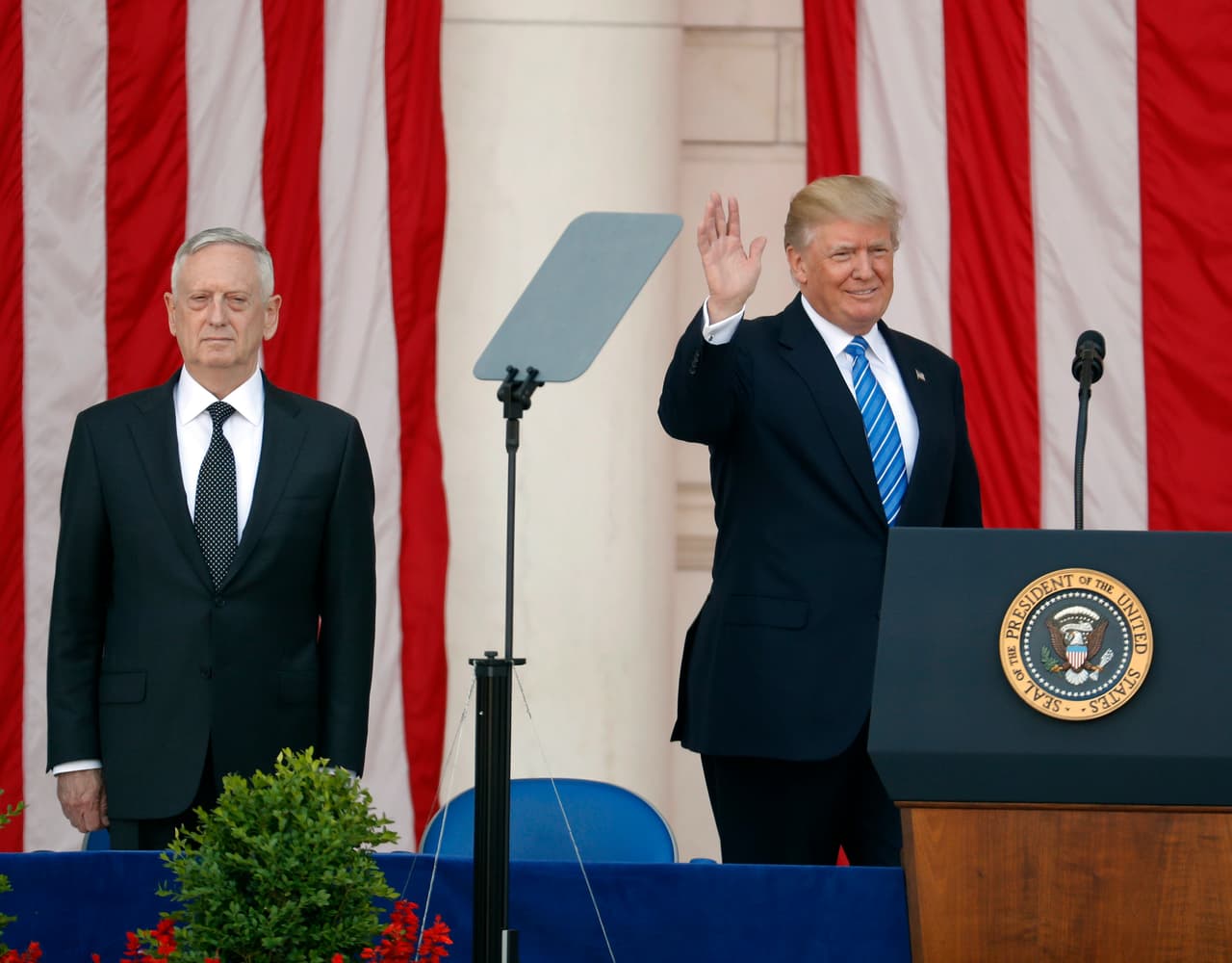 Trump honró y reconoció el trabajo de las Fuerzas Armadas de EEUU. "Solo esperamos que todos los días podamos demostrar no sólo su sacrificio y servicio, sino el sacrificio hecho por las familias y seres queridos que dejaron atrás", dijo el mandatario durante su discurso. (AP/Pablo Martinez Monsivais)