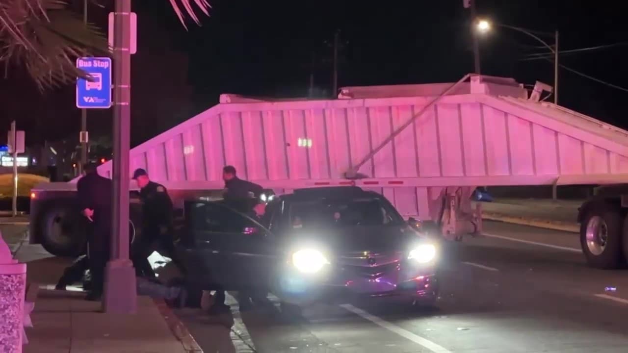 “Ayer por en la madrugada, mientras se dirigía de regreso a la estación de policía, un sargento observó un vehículo conduciendo imprudentemente y realizó una parada policial. Más tarde se determinó que el vehículo era parte de un ‘sideshow’ que ocurría en el área”, dijo SJPD.