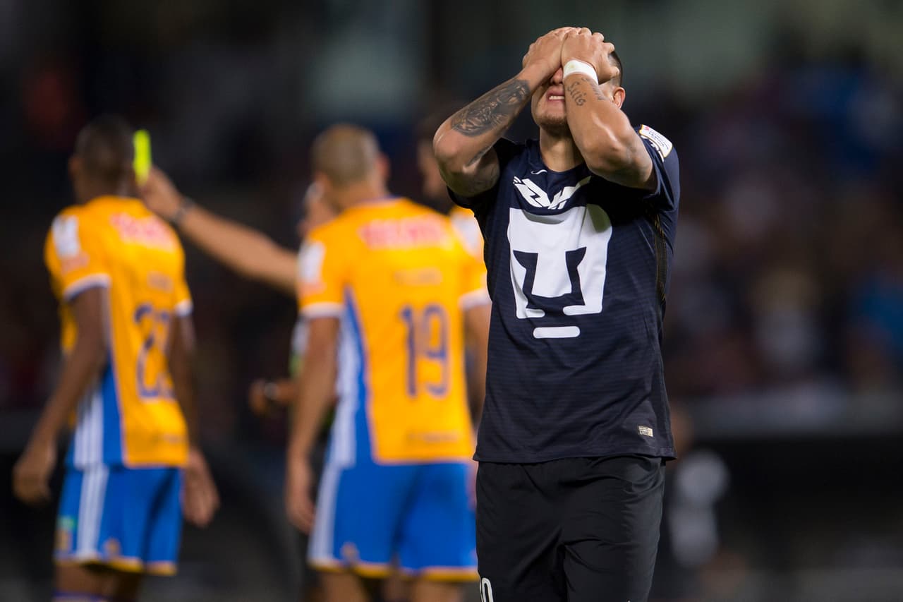 La desilusión en los jugadores de Pumas era evidente. El chileno Nicolás Castillo se lamentaba por el resultado que estaban sufriendo.