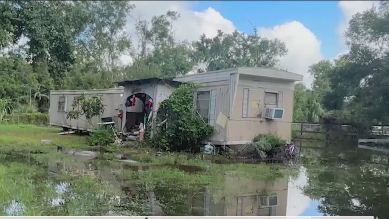 Tampa Bay: vecindarios de casas móviles toman precauciones por fuertes lluvias y posibles desbordes