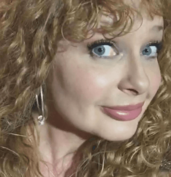 Joana Benedek también tiene un negocio en línea y vende suplementos alimenticios.