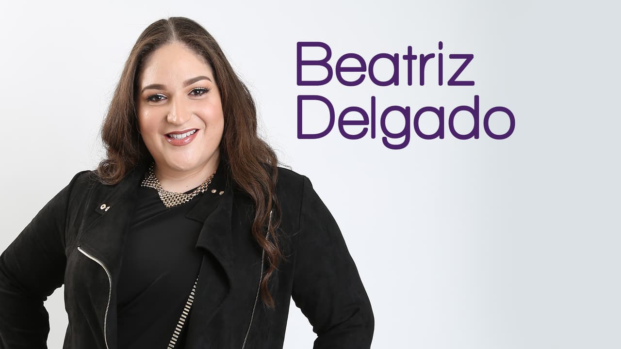 Nació en Chihuahua, México y tiene 29 años de edad. Ella se considera una persona que es buena escuchando, tierna y vocerrona.