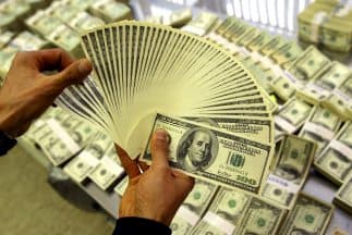 <a href="https://www.univision.com/local/dallas-kuvn/quienes-califican-a-los-reembolsos-por-desempleo-y-cuando-podran-obtenerlos-te-contamos-video">Esta semana se espera que 2.8 millones de personas reciban ese reembolso</a> y en total son 13 millones de personas las que son elegibles.
<br>