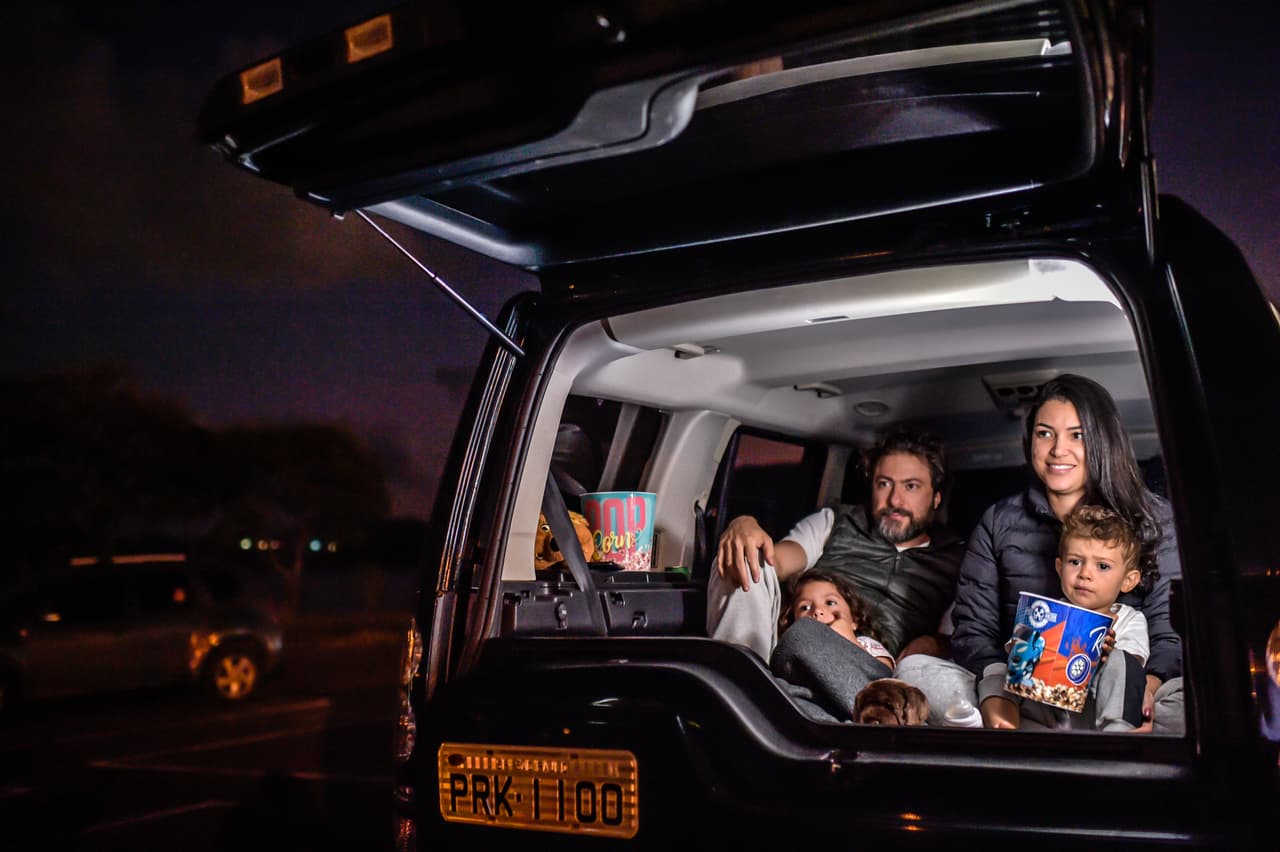 En el número 1 de menos riesgo también está el mirar películas con la familia, salir a correr en grupo y hacer compras en línea.
<br>